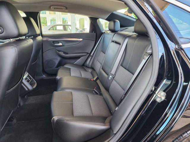 Used 2017 Chevrolet Impala LT FWD image 13