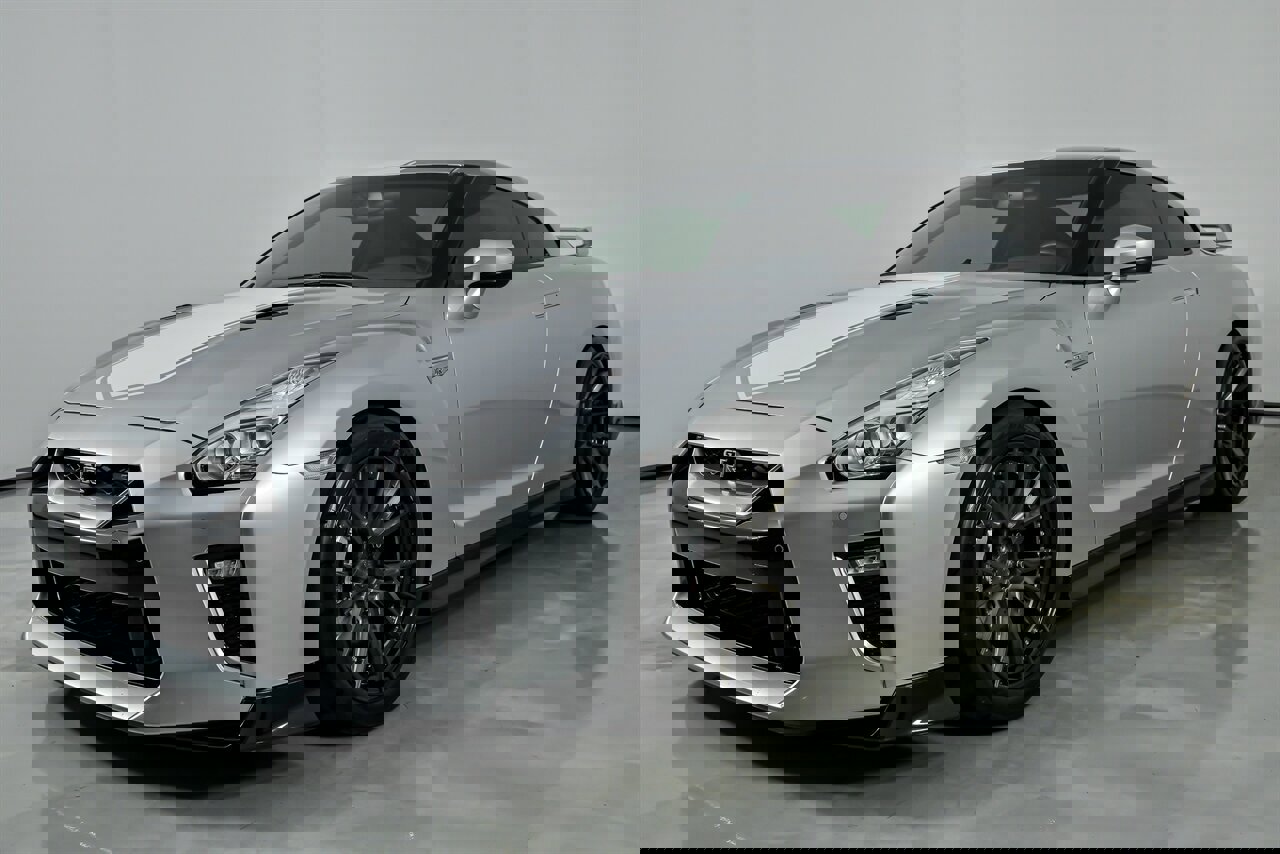 Used 2020 Nissan GT-R Premium image 6