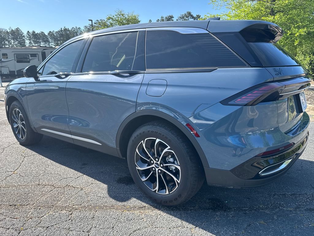 Used 2025 Lincoln Nautilus Premier AWD/4WD image 7