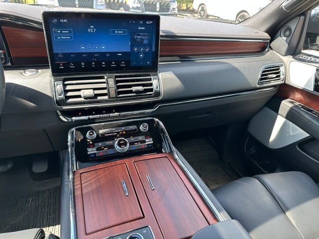 Used 2022 Lincoln Navigator Reserve w/ Equipment Group 201A AWD/4WD image 18