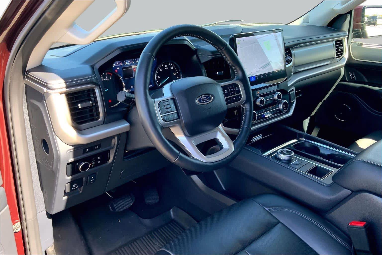 Used 2024 Ford Expedition XLT RWD image 16