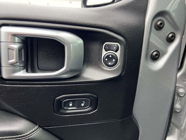 Used 2019 Jeep Wrangler Unlimited Sahara image 12