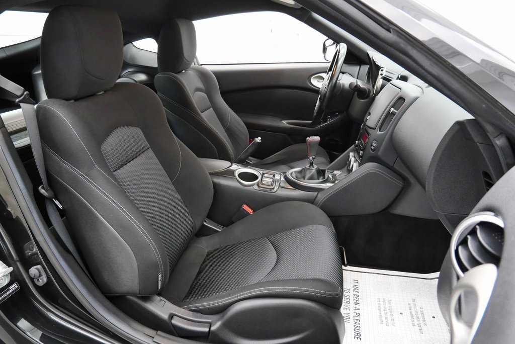Used 2016 Nissan 370Z w/ Sport Package image 16