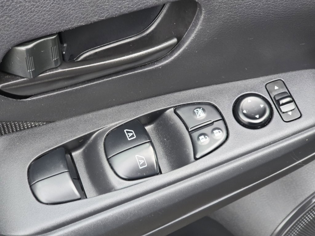 Used 2024 Nissan Kicks S image 21