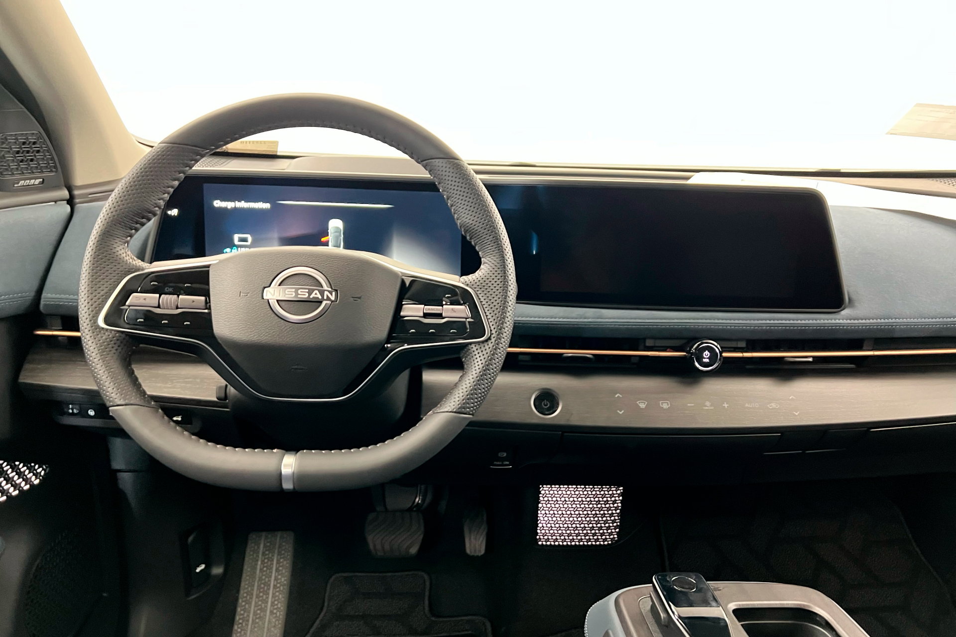 New 2025 Nissan Ariya Platinum image 12