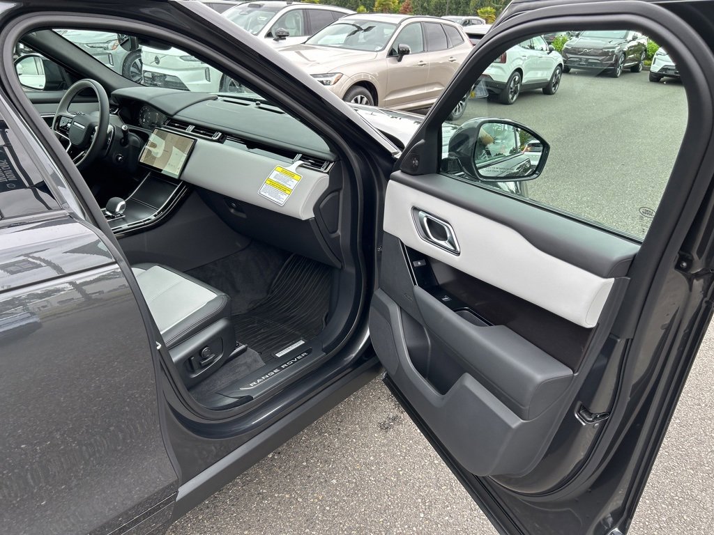 New 2026 Land Rover Range Rover Velar Dynamic SE image 19