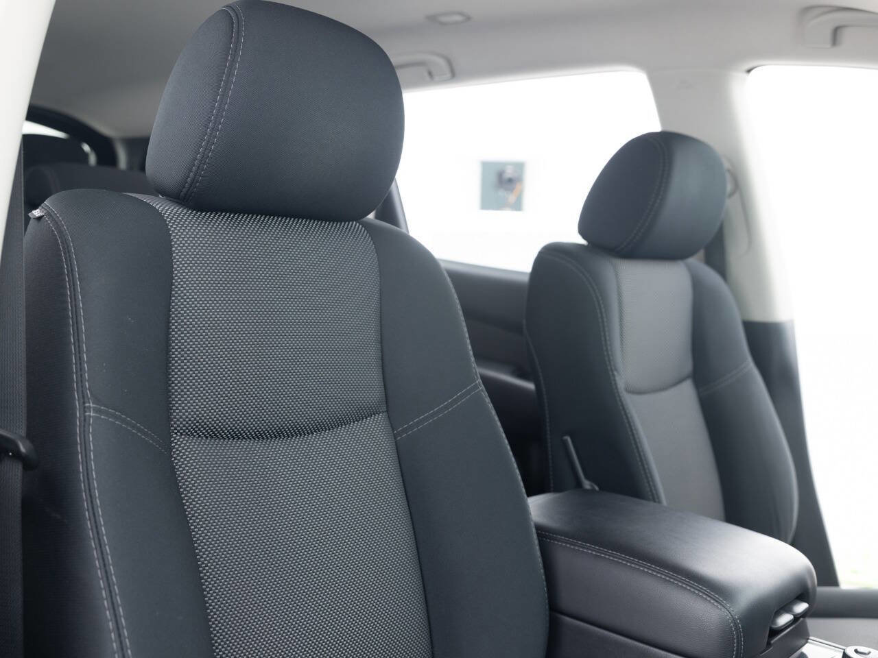 Used 2018 Nissan Pathfinder S image 26