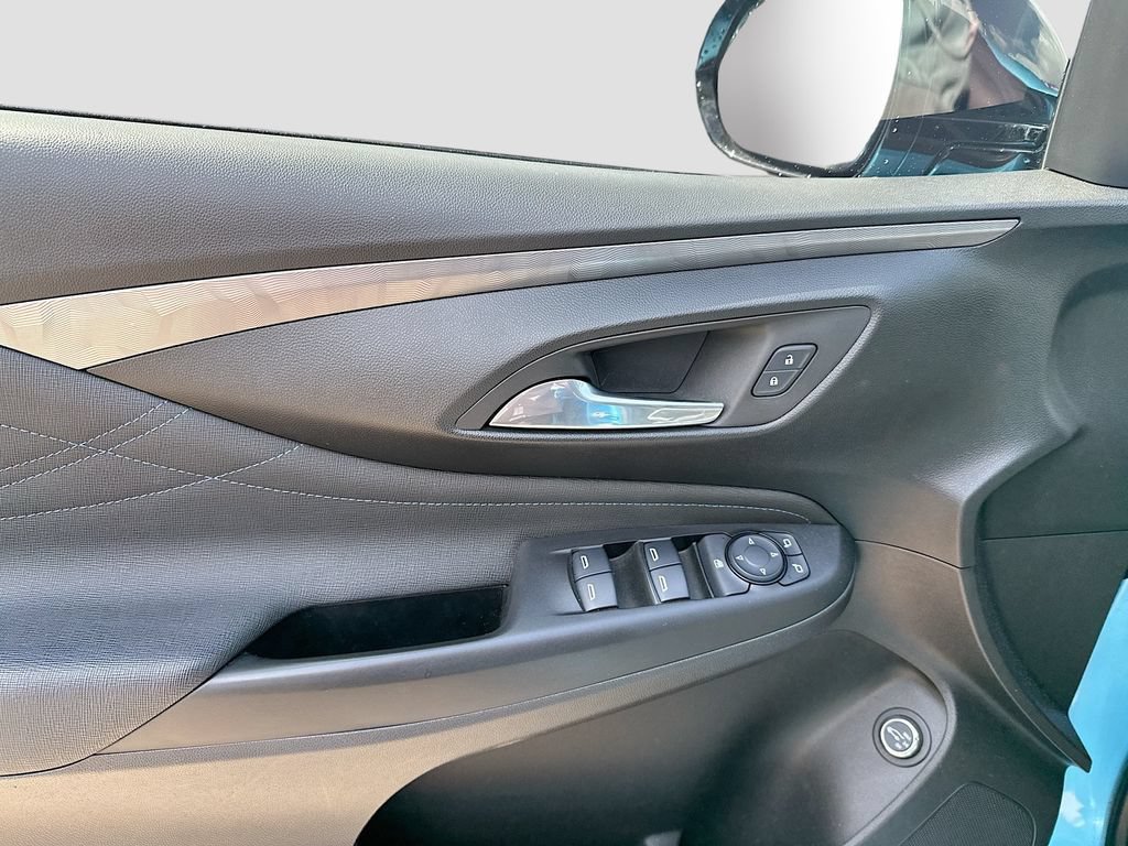 Used 2025 Buick Envista Sport Touring w/ Convenience II Package FWD image 9