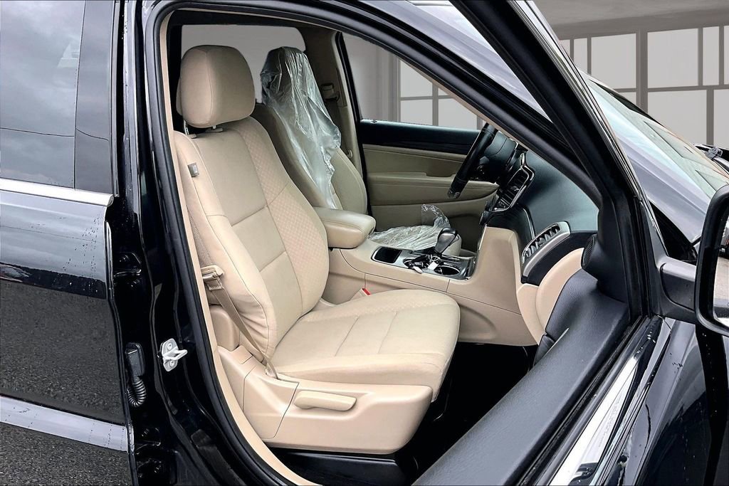 Used 2022 Jeep Grand Cherokee Laredo E AWD/4WD image 9