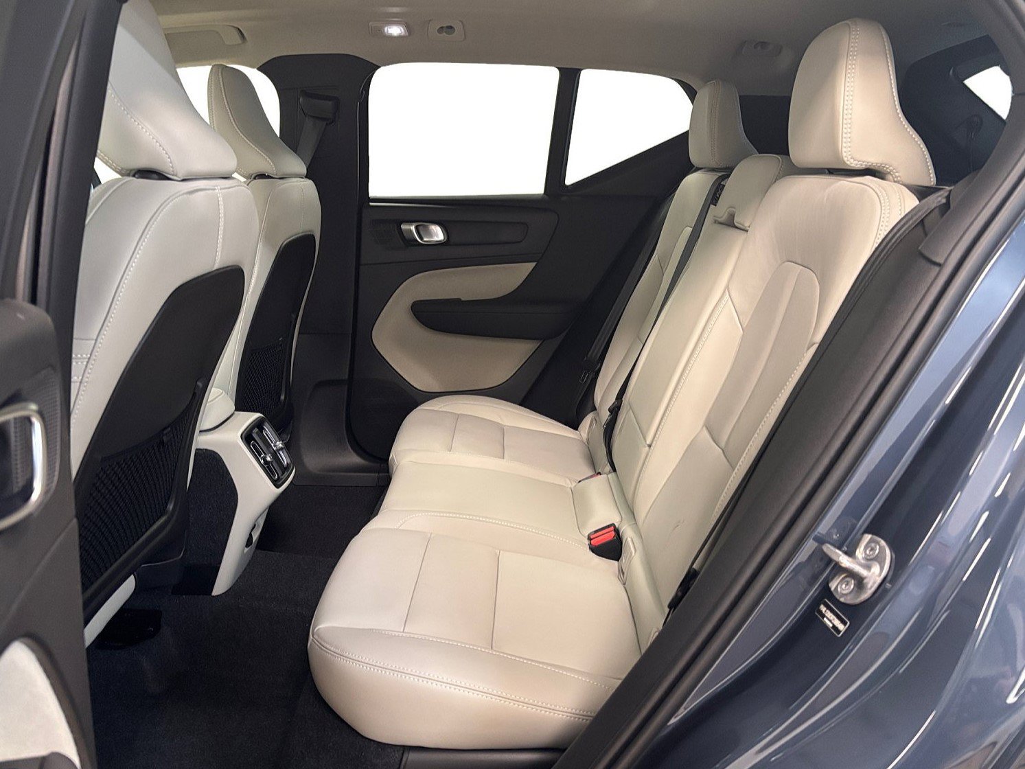 New 2026 Volvo XC40 B5 Plus w/ Protection Package Premier AWD/4WD image 12