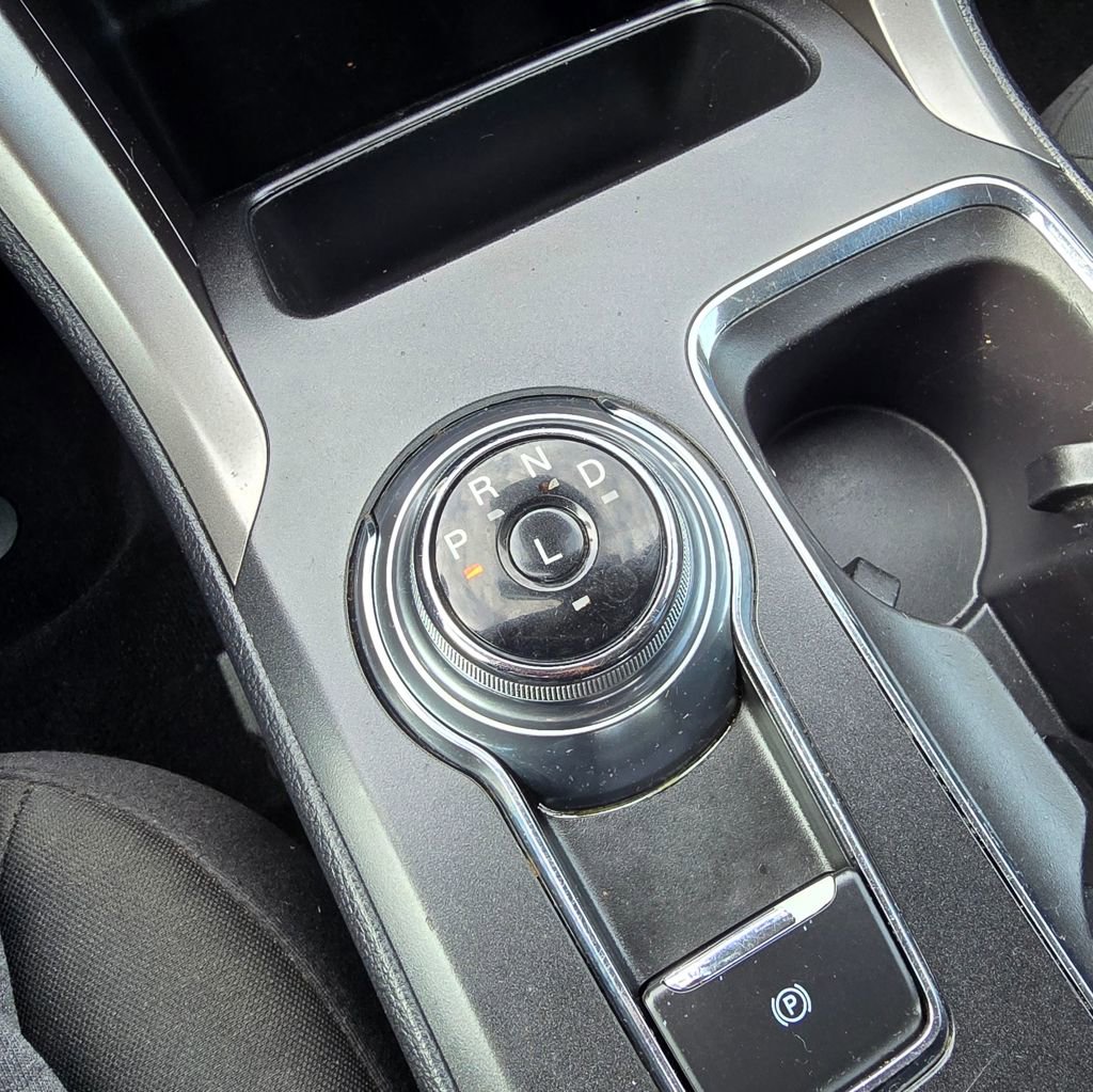 Used 2020 Ford Fusion SE FWD image 10