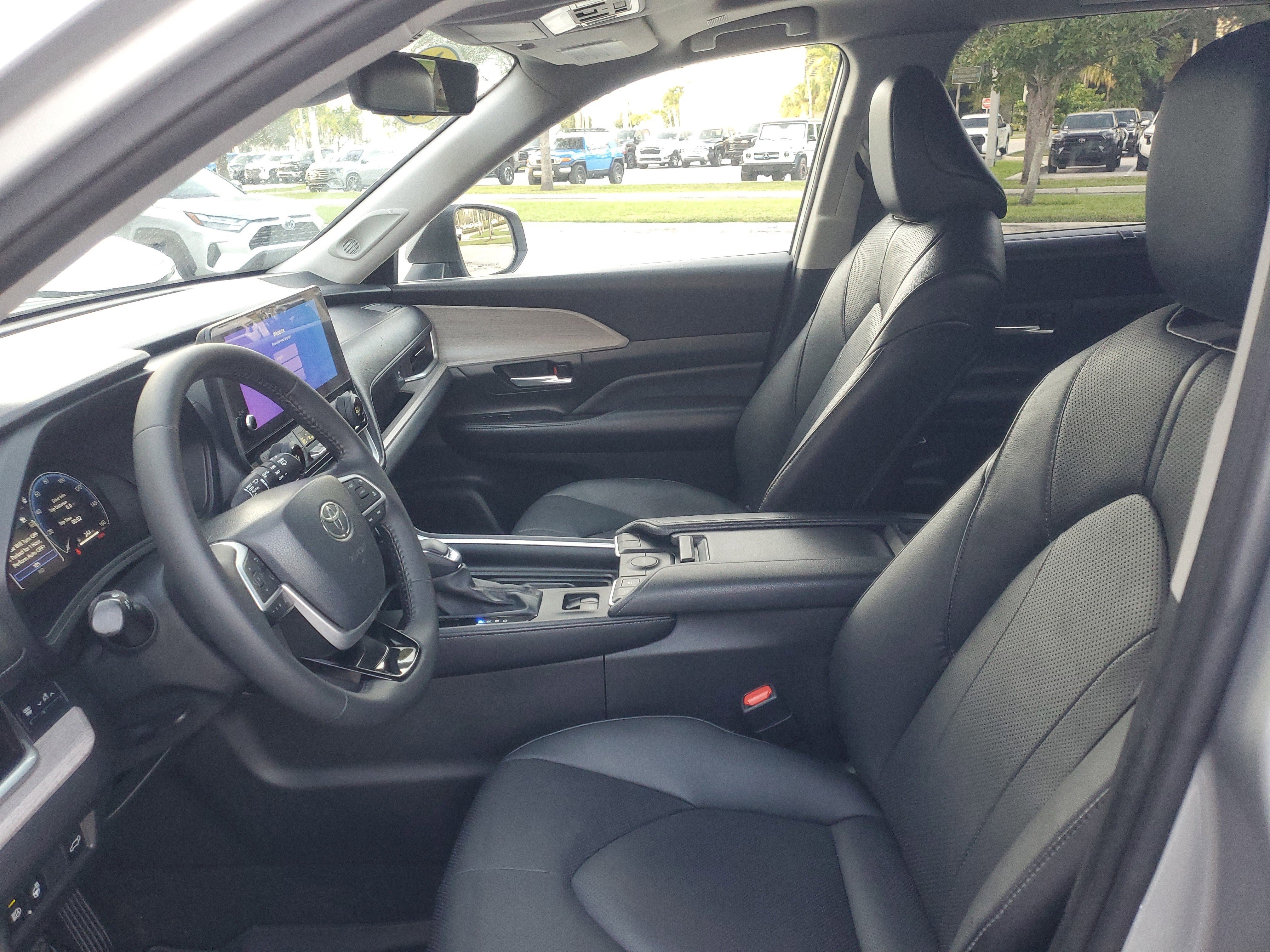 Used 2024 Toyota Grand Highlander Limited image 16