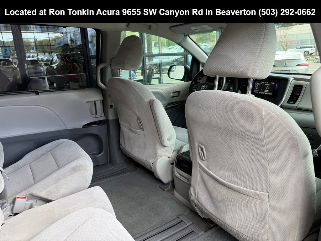 Used 2017 Toyota Sienna LE image 28