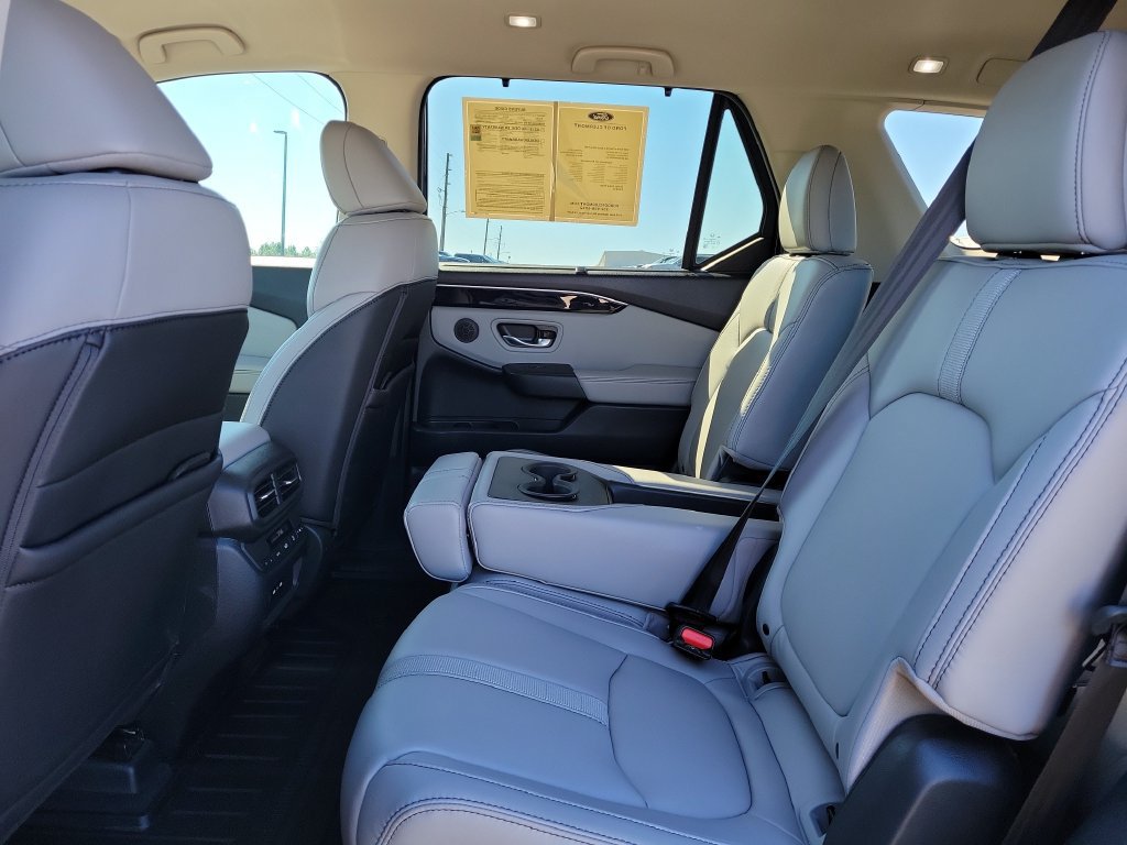 Used 2025 Honda Pilot EX-L image 9