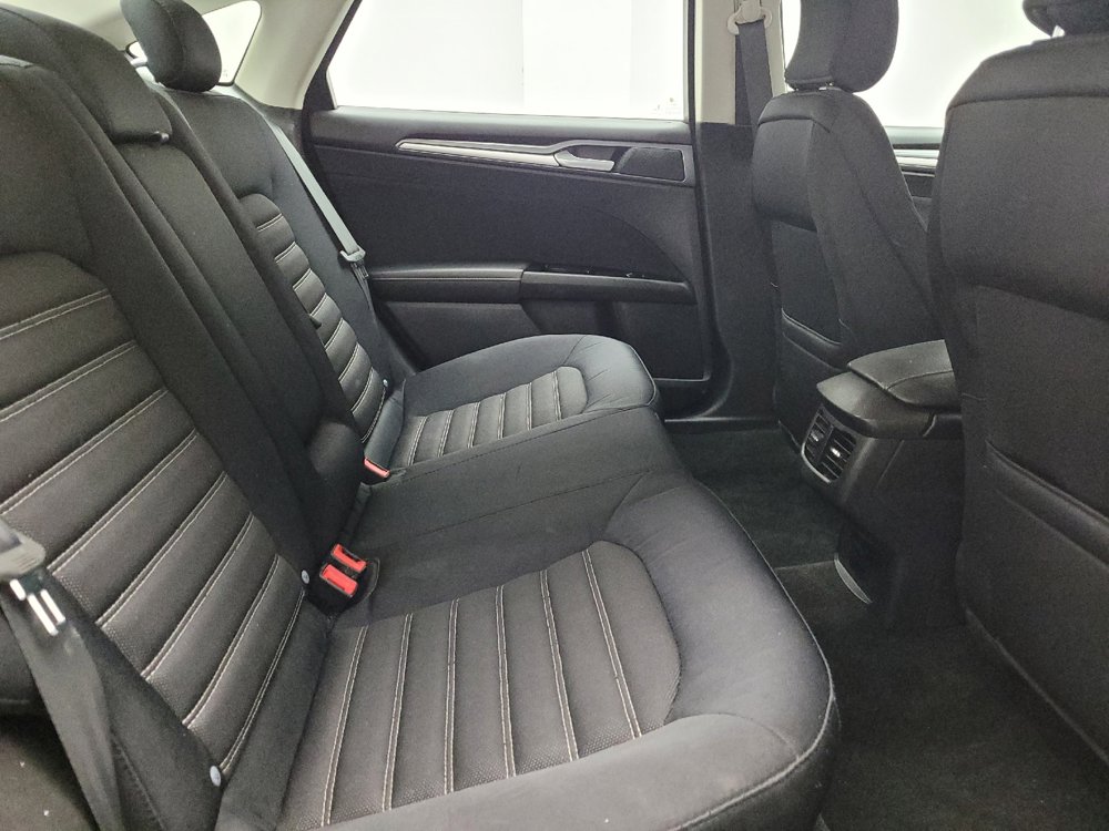 Used 2015 Ford Fusion SE FWD image 19