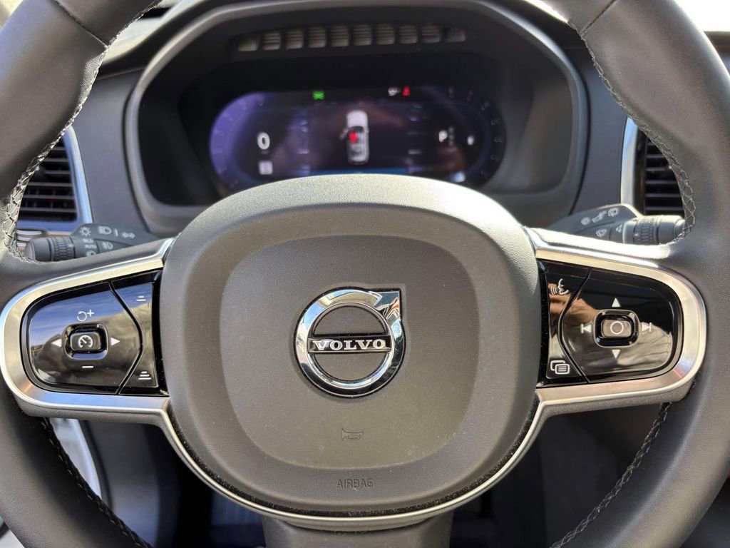 Used 2024 Volvo XC90 B6 Plus image 17