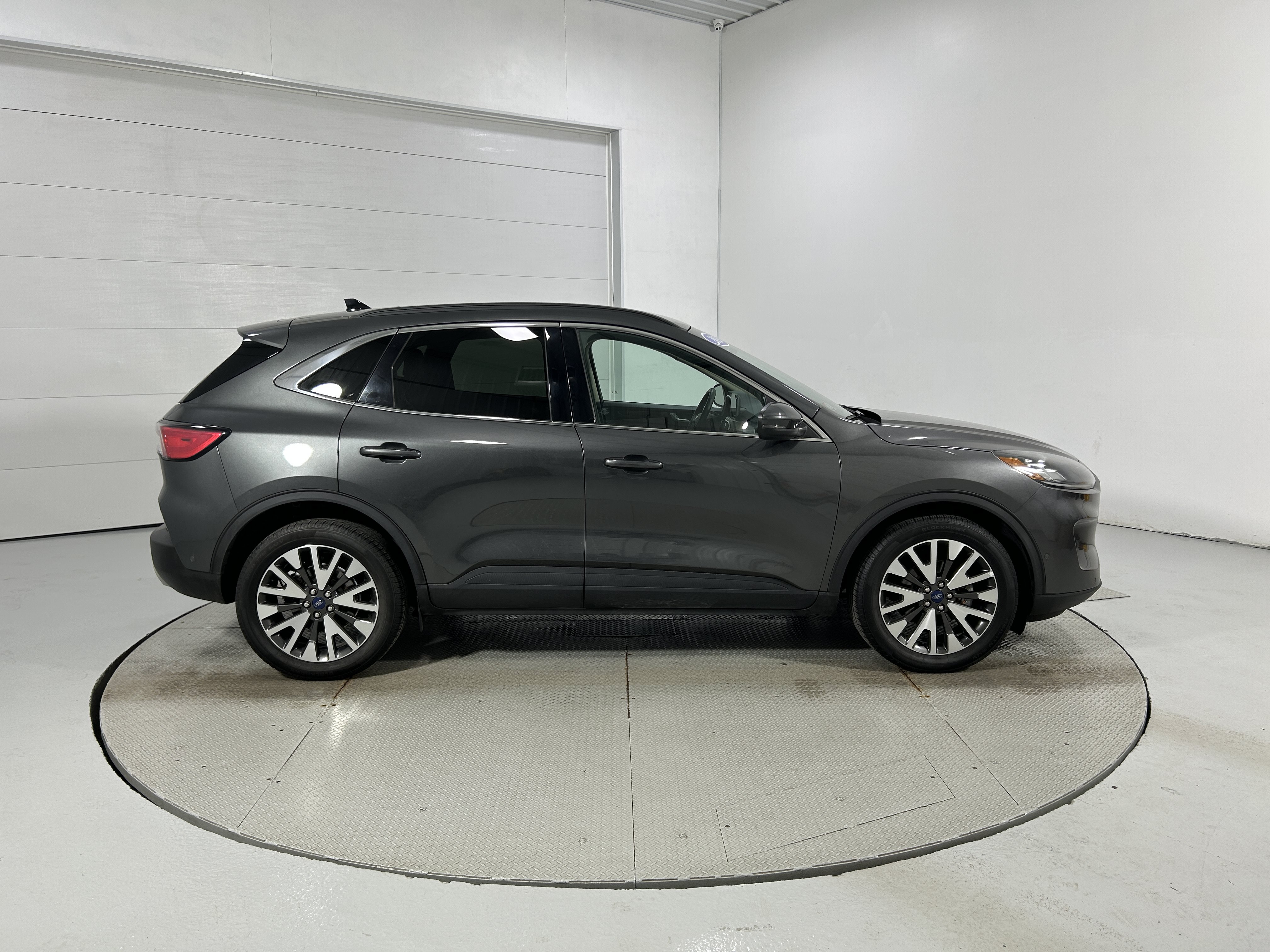 Used 2020 Ford Escape Titanium AWD/4WD image 35