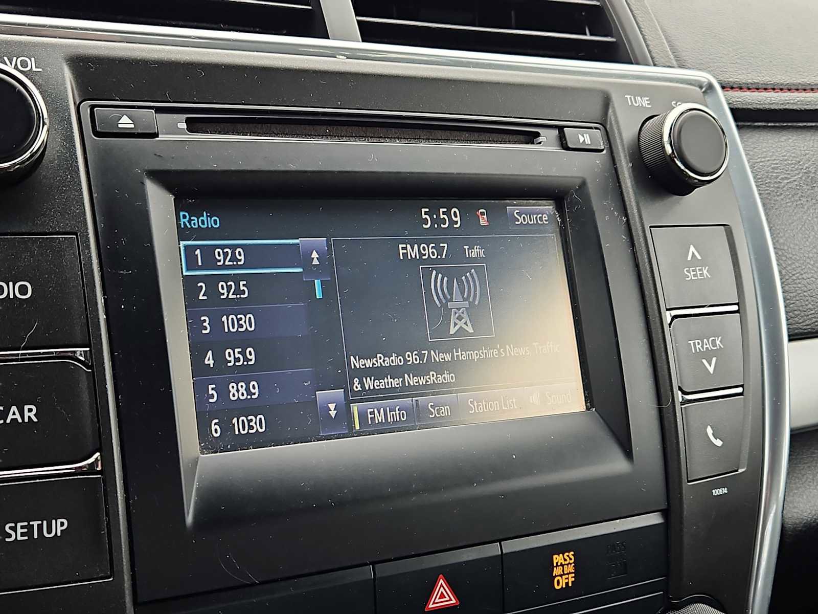 Used 2017 Toyota Camry SE FWD image 22