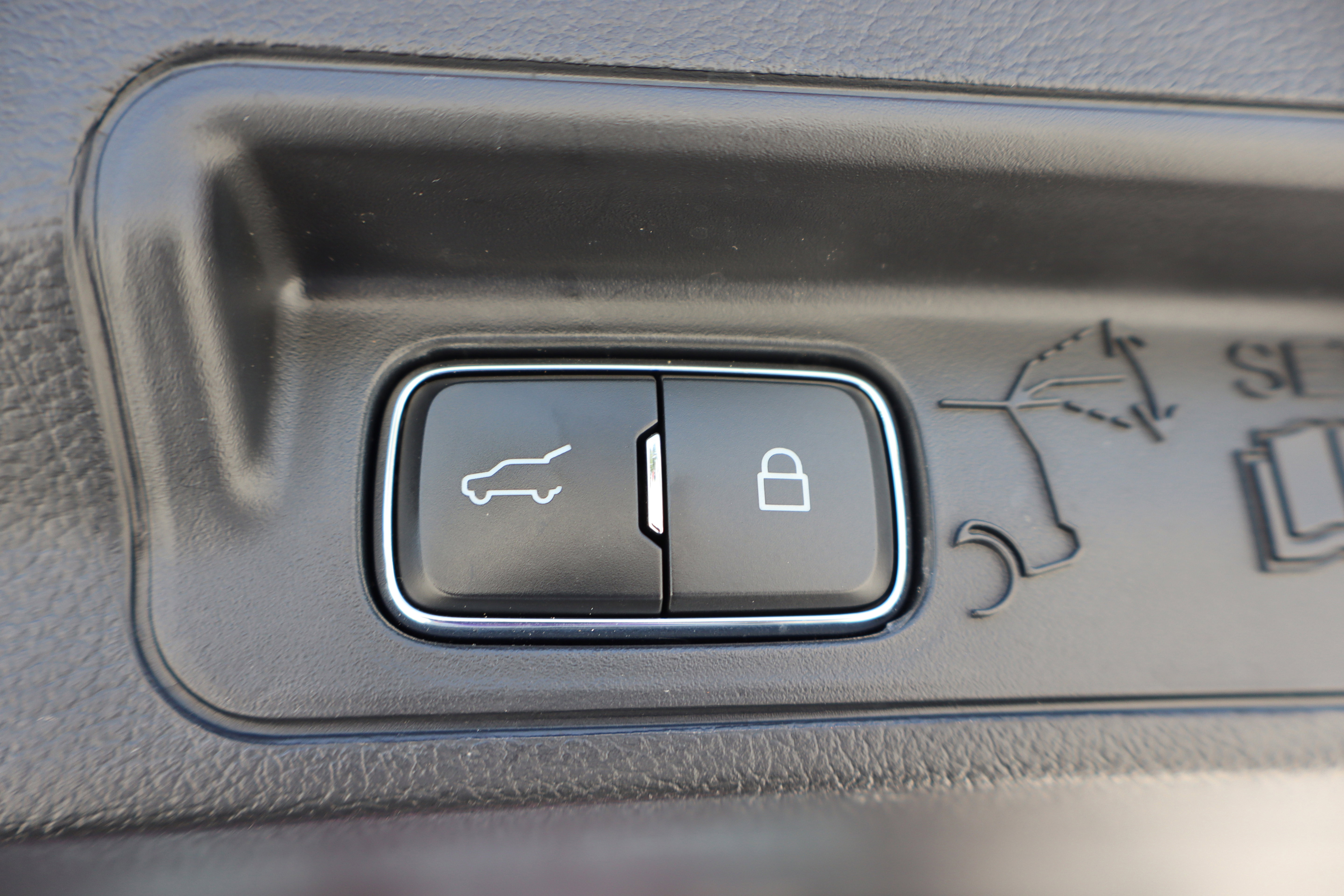 Used 2025 Ford Explorer ST image 34