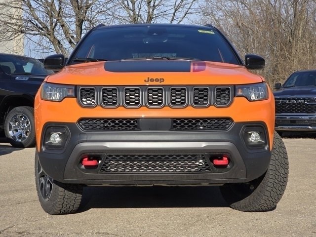 Used 2026 Jeep Compass Trailhawk w/ Sun, Sound & Navigation Group AWD/4WD image 3