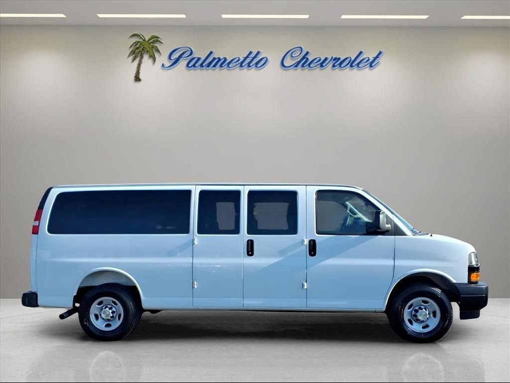 Used 2025 Chevrolet Express 3500 LS RWD image 2