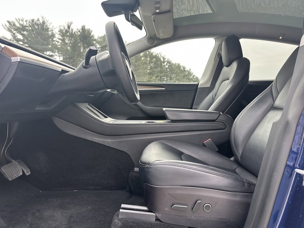 Used 2022 Tesla Model Y Long Range image 13