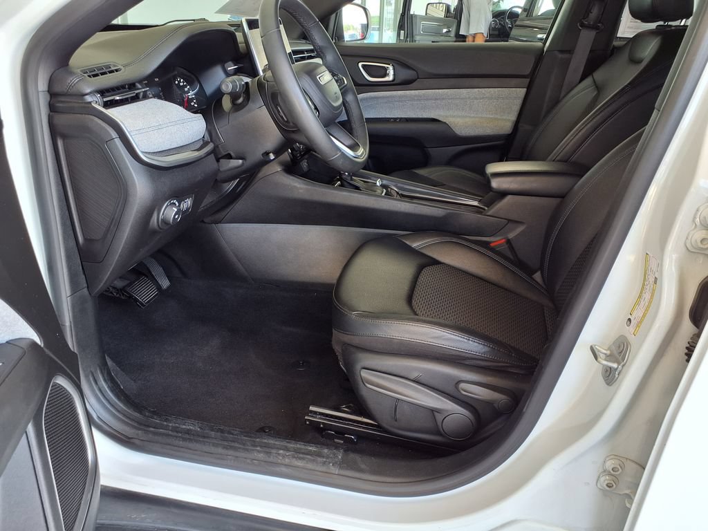 Used 2024 Jeep Compass Latitude AWD/4WD image 21