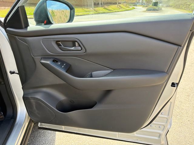 Used 2024 Nissan Rogue S image 14