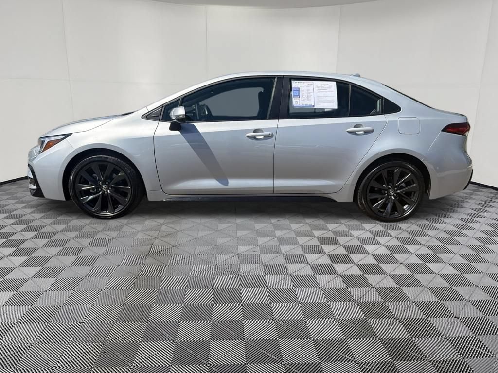 Used 2026 Toyota Corolla XSE FWD image 4
