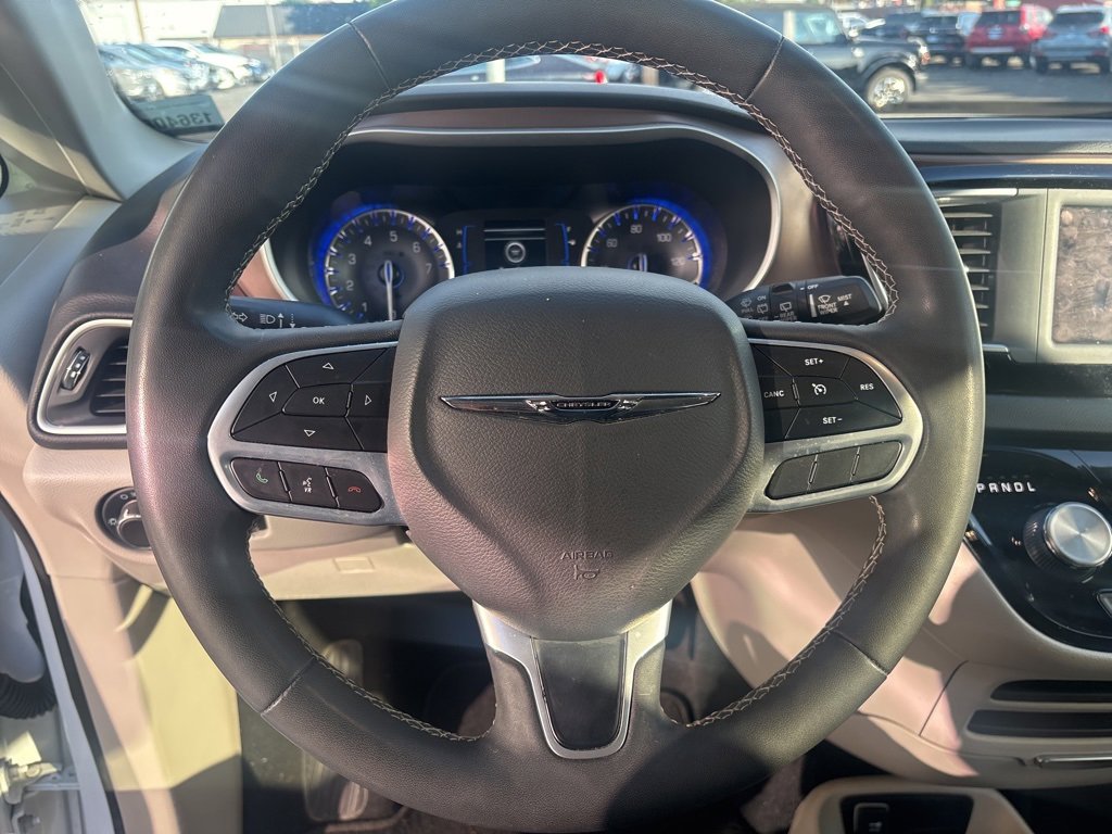 Used 2022 Chrysler Voyager LX image 15