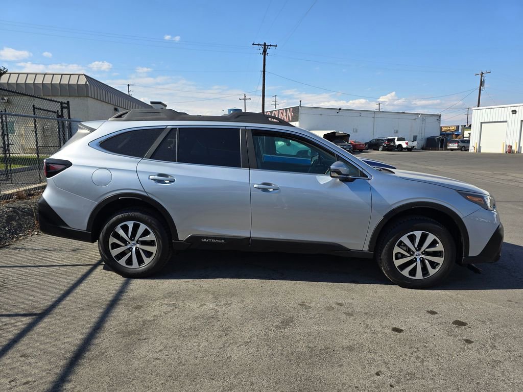 Used 2020 Subaru Outback Premium image 3
