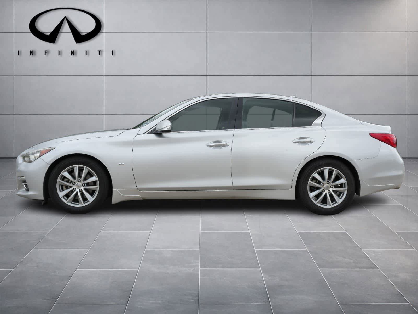 Used 2015 INFINITI Q50 Premium w/ All Weather Package RWD image 4