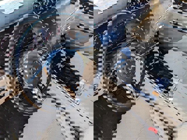 Used 2024 Mercedes-Benz GLC 300 4MATIC image 29