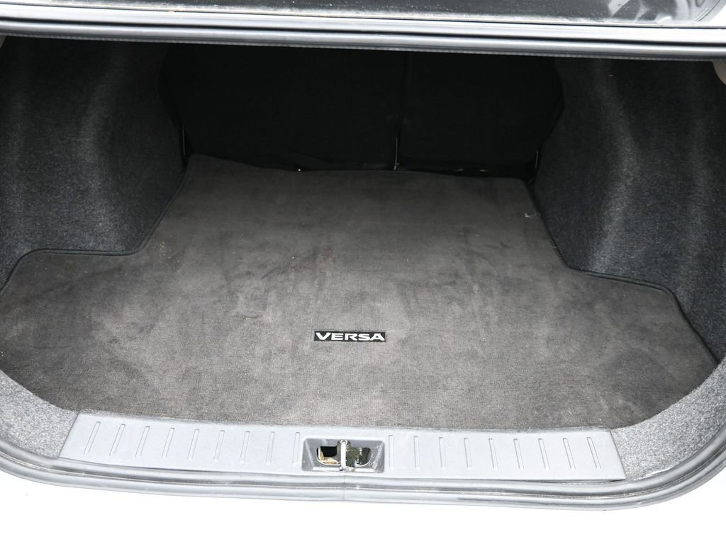 Used 2023 Nissan Versa SV image 14