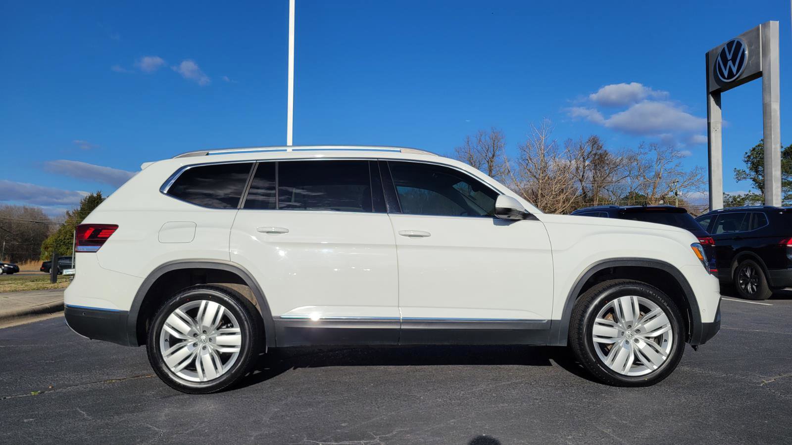 Used 2019 Volkswagen Atlas SEL Premium image 3
