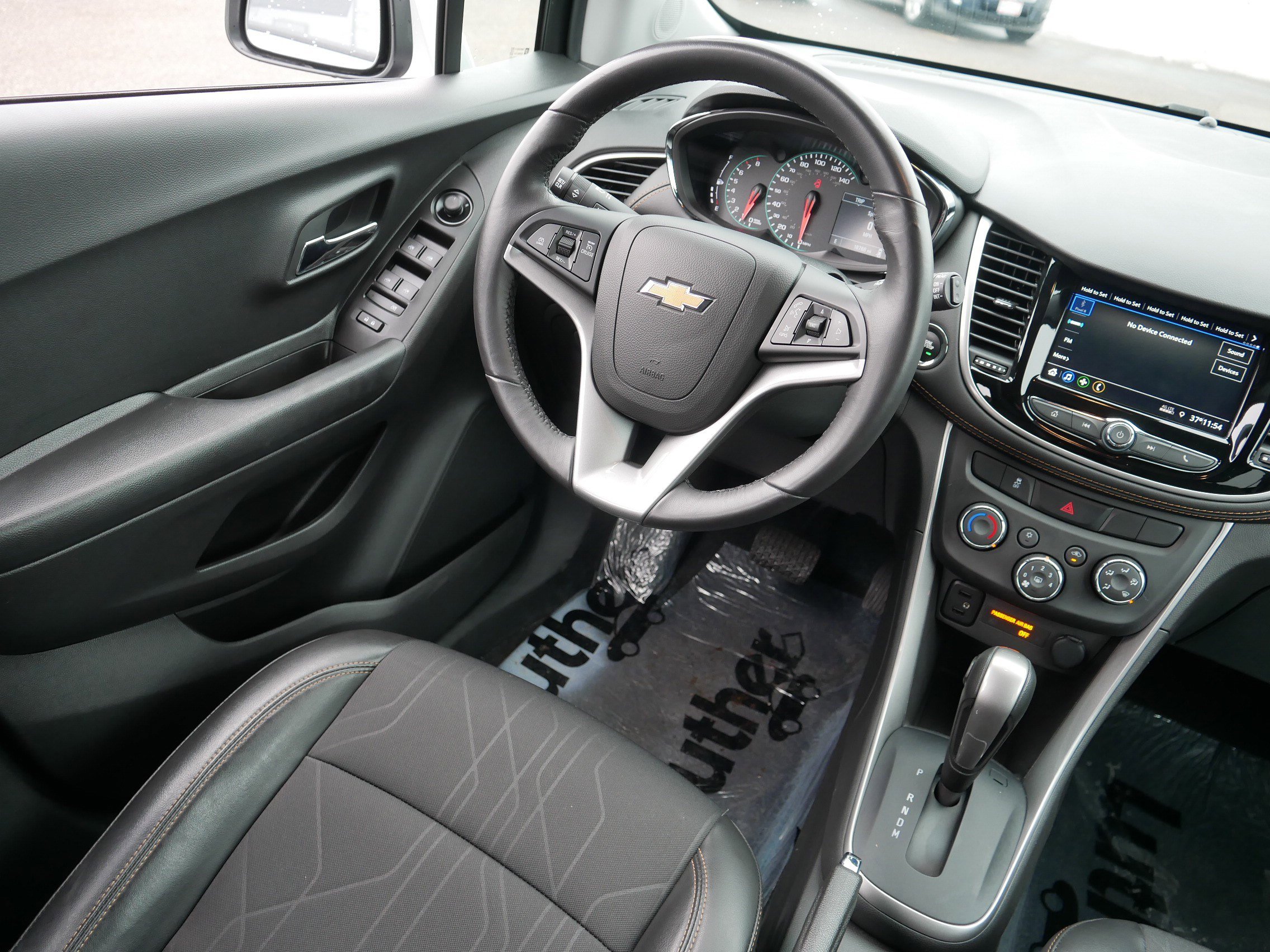 Used 2022 Chevrolet Trax LT w/ Sport Edition image 9