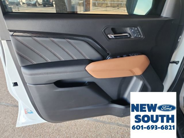 Used 2024 GMC Canyon AT4 w/ AT4 Premium Package image 9