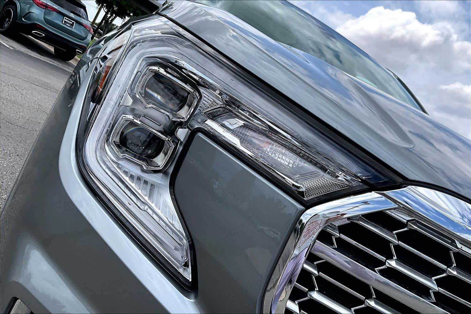 Used 2024 GMC Terrain Denali w/ Denali Premium Package AWD/4WD image 28