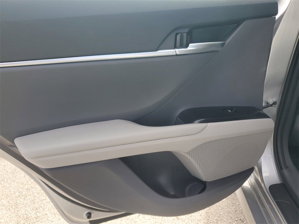 Used 2018 Toyota Camry LE image 8