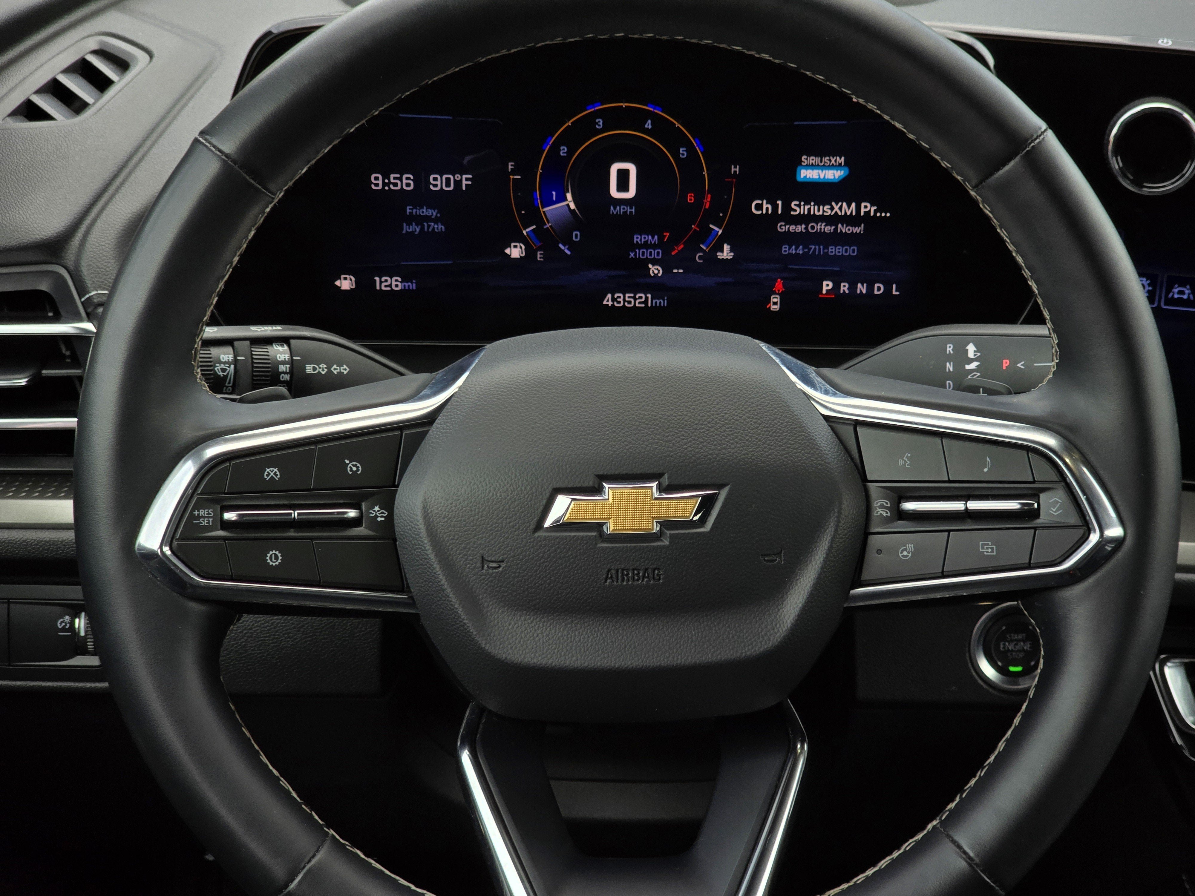 Used 2025 Chevrolet Traverse LT FWD image 14