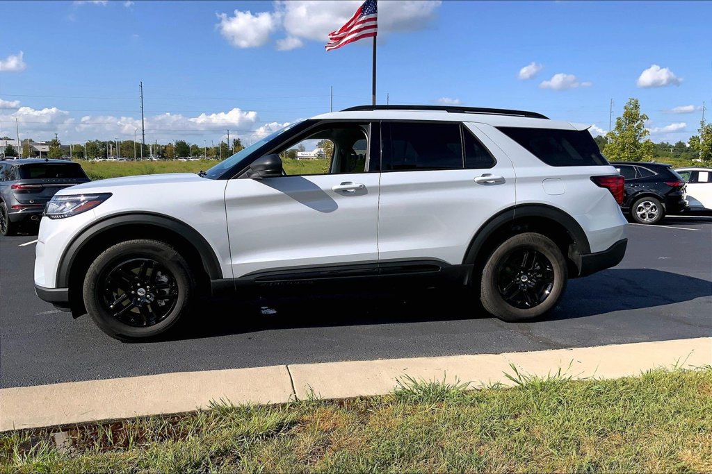Used 2026 Ford Explorer Active AWD/4WD image 12