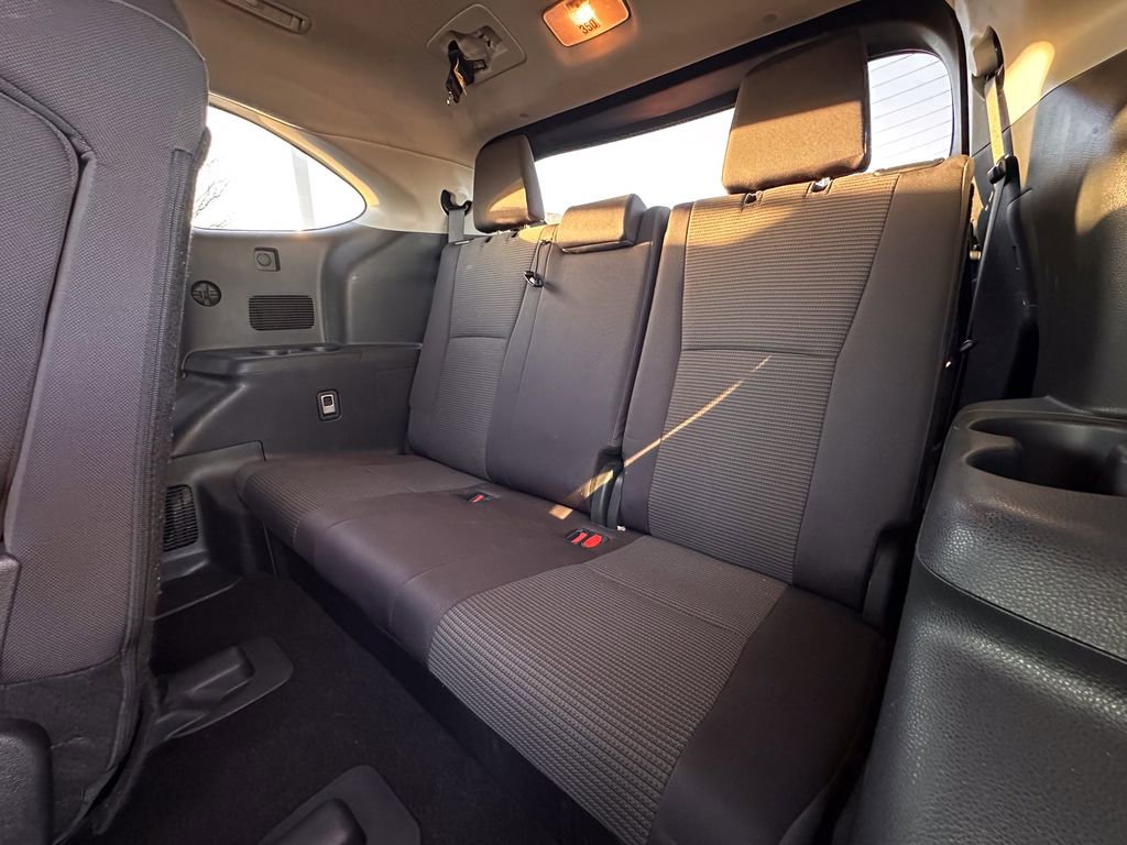 Used 2024 Toyota Highlander LE image 33