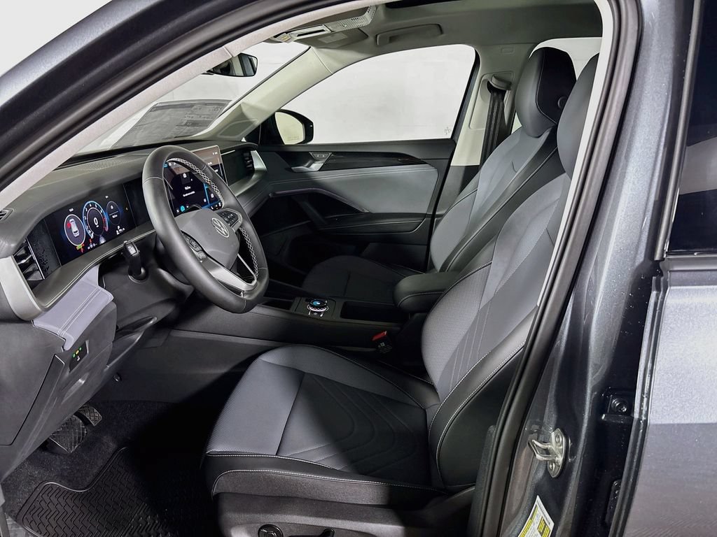 Certified 2025 Volkswagen Tiguan SE AWD/4WD image 12