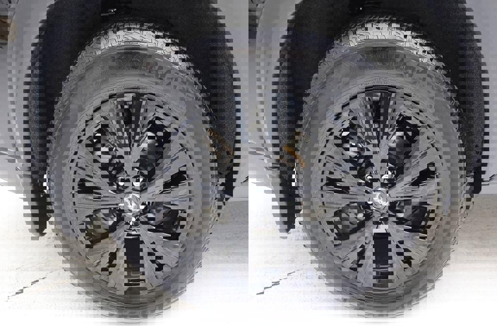 Used 2023 Nissan Rogue SV w/ SV Premium Package image 9