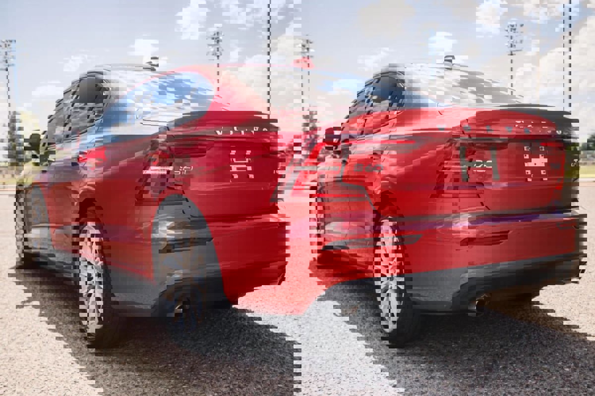 Used 2020 Volvo S60 T6 Momentum image 9