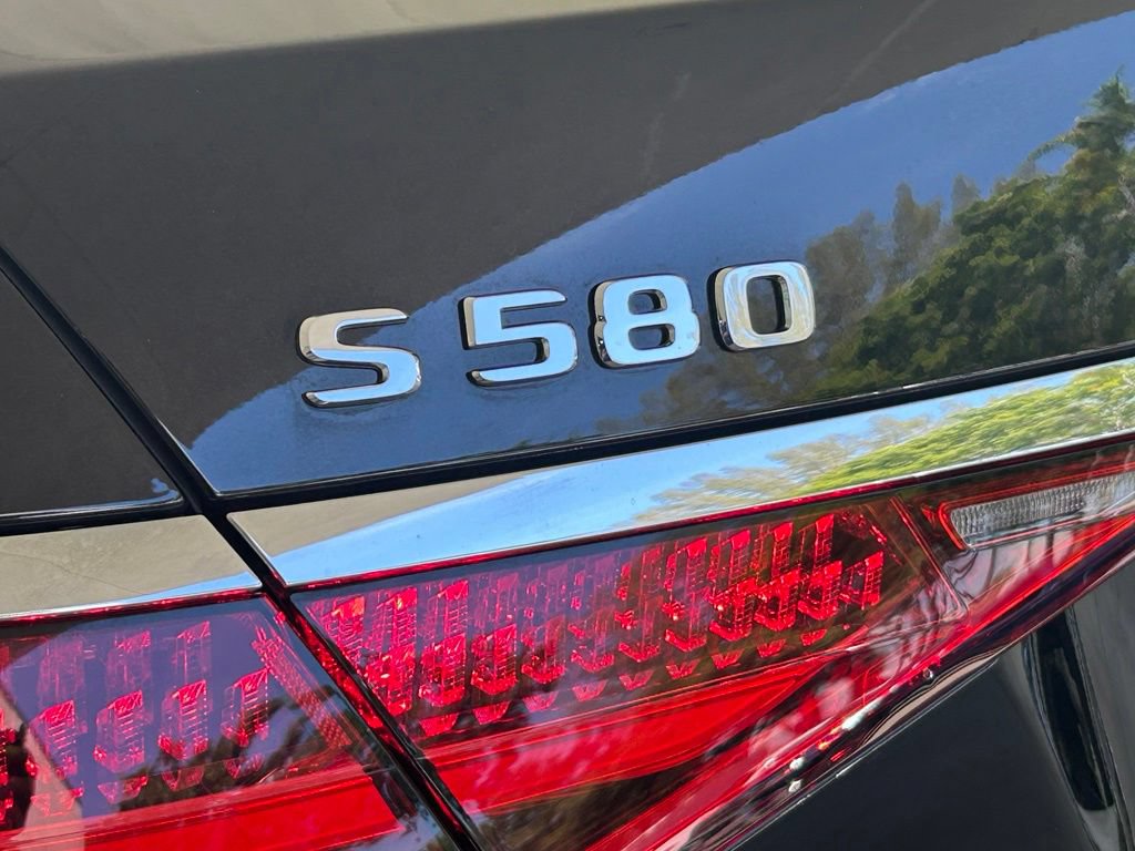 Used 2022 Mercedes-Benz S 580 4MATIC Sedan w/ Rear Seat Package image 18