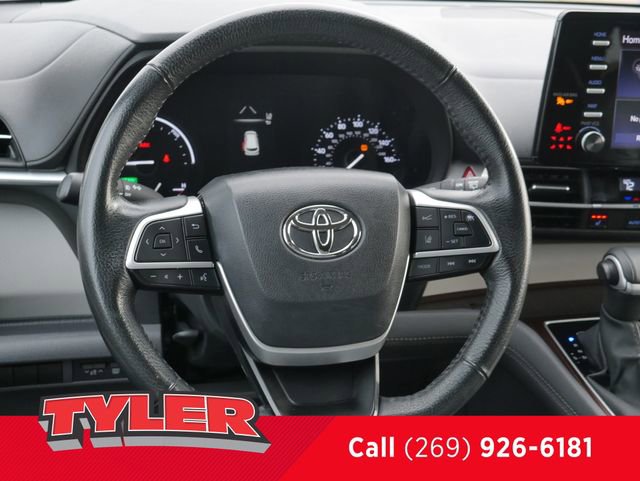 Used 2024 Toyota Sienna XLE FWD image 42