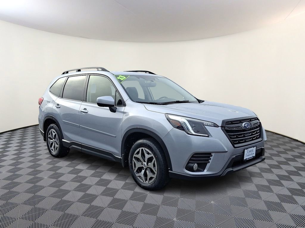 Used 2023 Subaru Forester Premium image 1