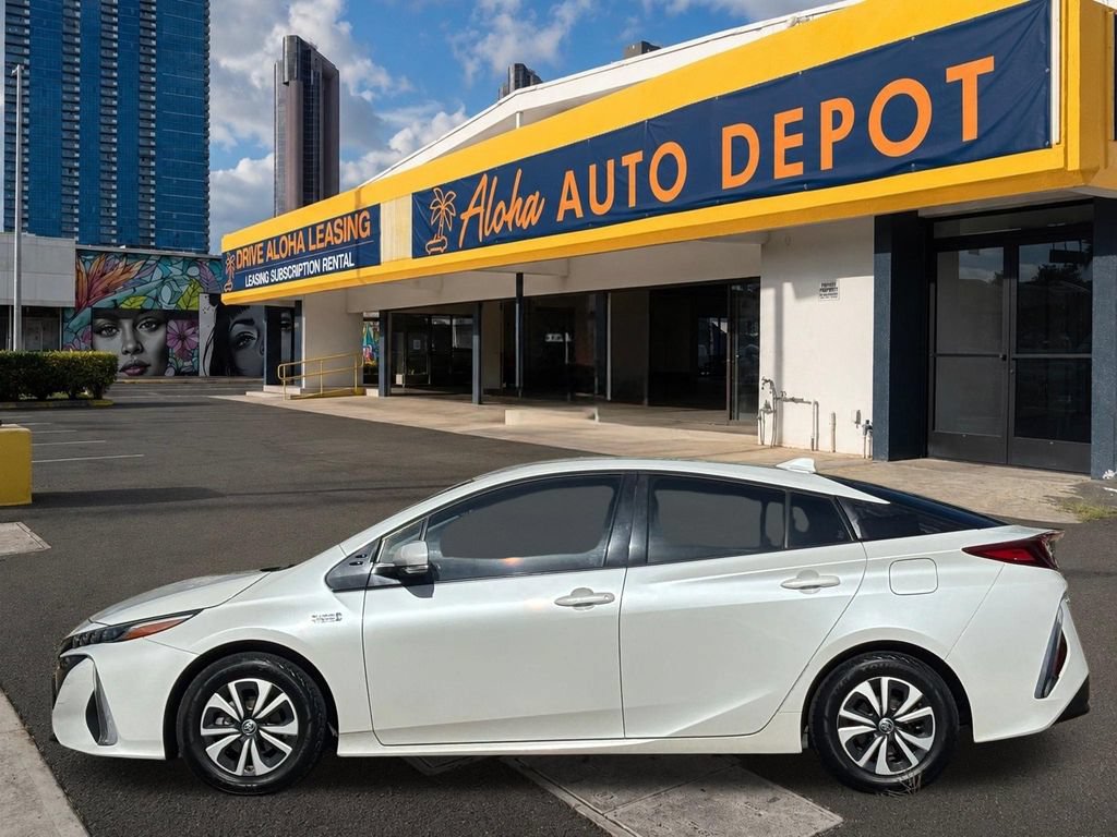 Used 2018 Toyota Prius Prime Plus FWD image 2