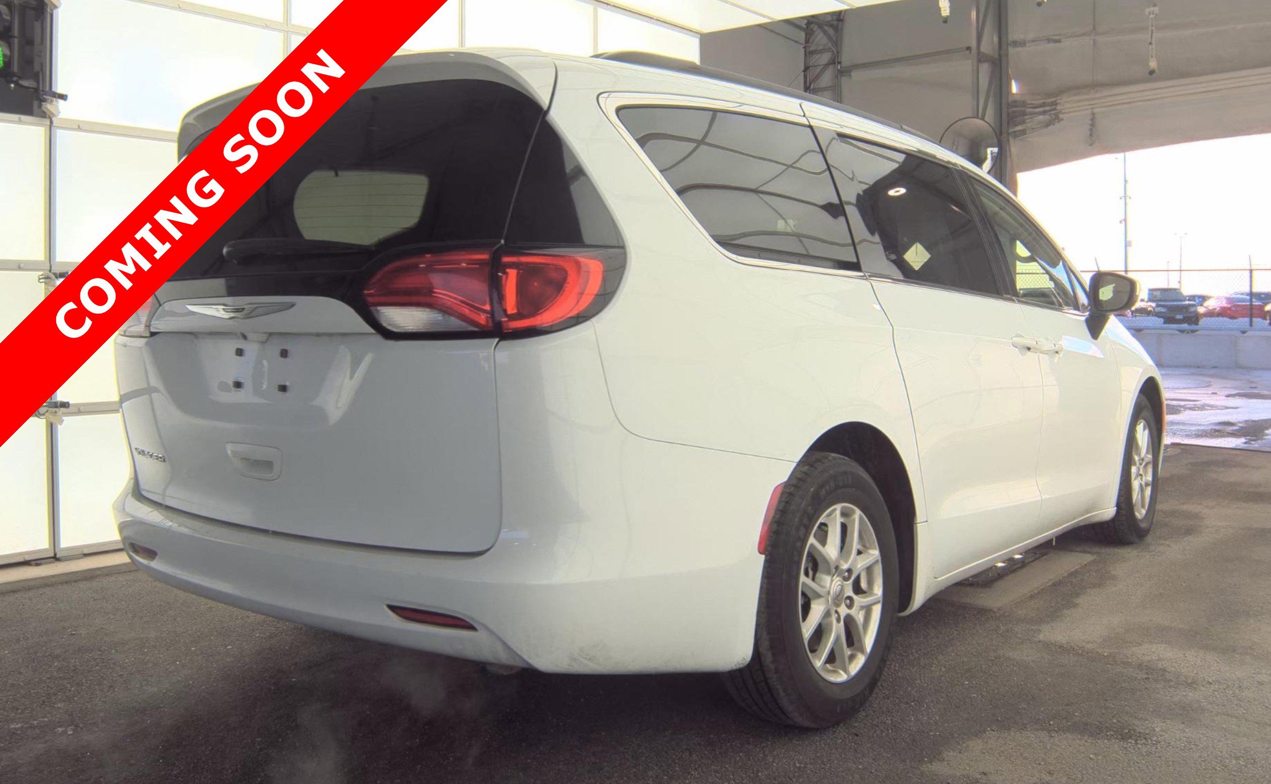 Used 2021 Chrysler Voyager Lxi image 3